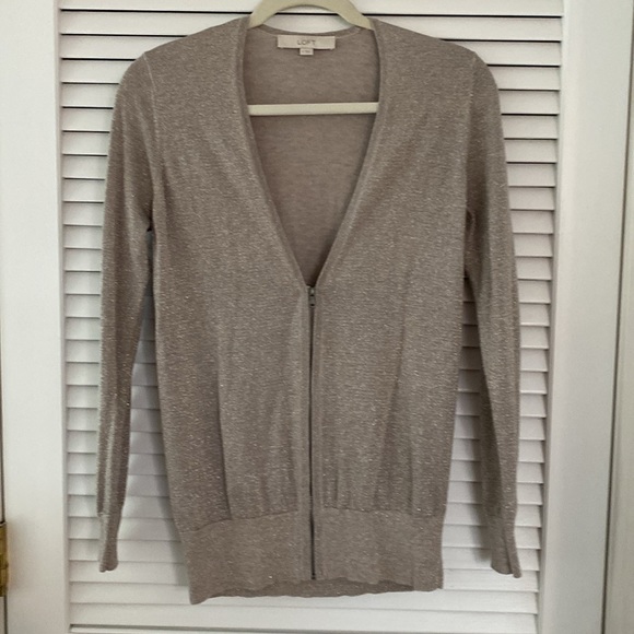 Loft Gray Sweater. Medium - Picture 5 of 12